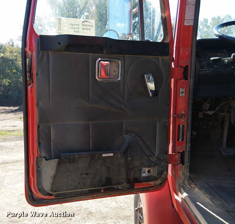 image for item DU3649 1997 Volvo WG dump truck