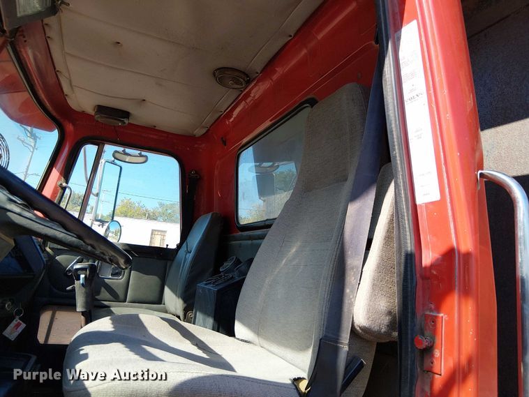 image for item DU3649 1997 Volvo WG dump truck