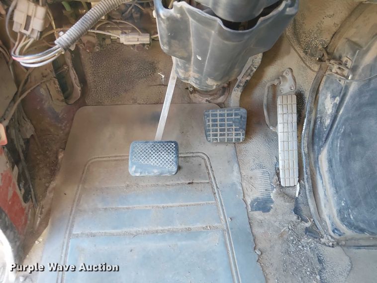 image for item DU3649 1997 Volvo WG dump truck