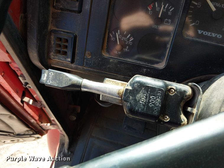 image for item DU3649 1997 Volvo WG dump truck