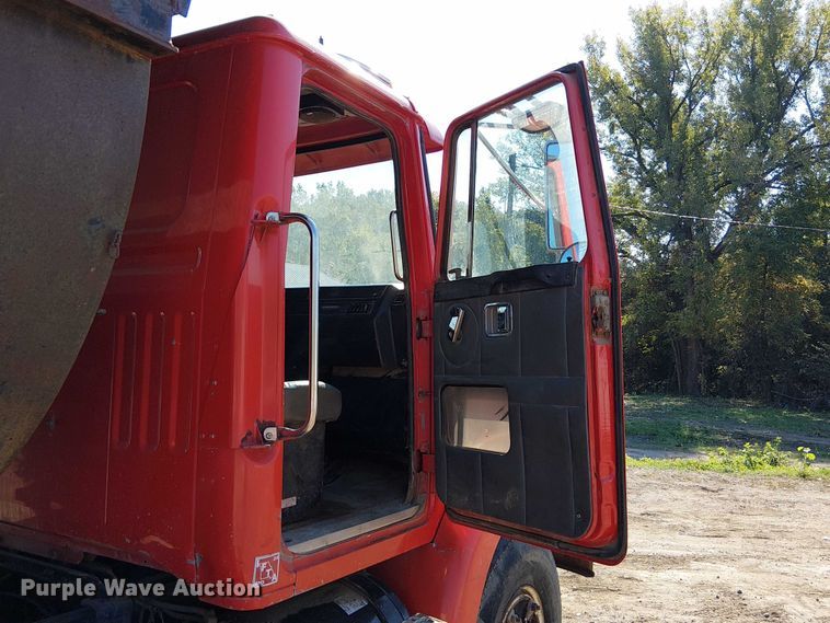 image for item DU3649 1997 Volvo WG dump truck