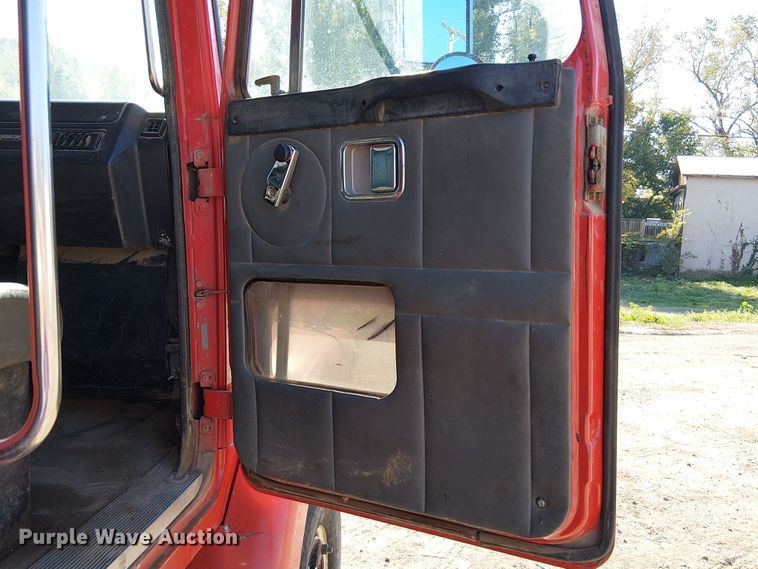 image for item DU3649 1997 Volvo WG dump truck