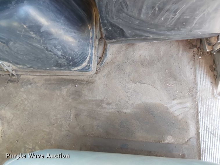 image for item DU3649 1997 Volvo WG dump truck