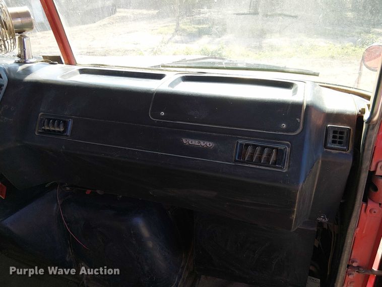 image for item DU3649 1997 Volvo WG dump truck