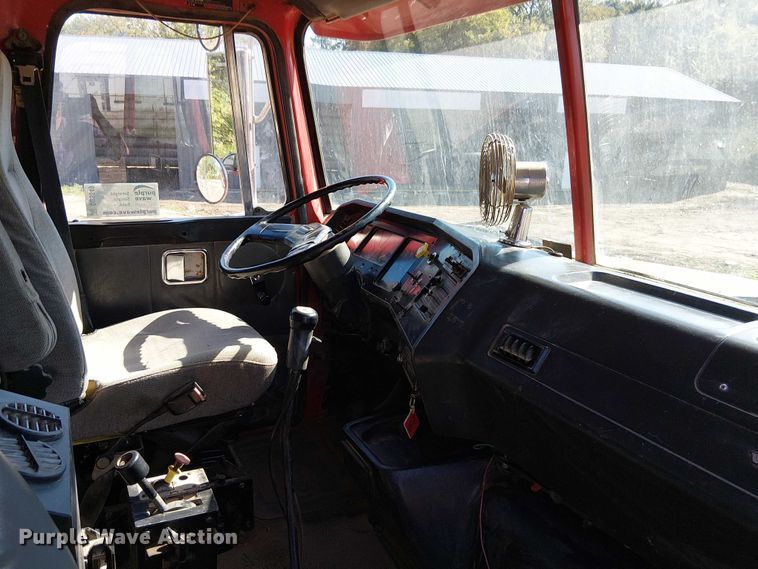 image for item DU3649 1997 Volvo WG dump truck