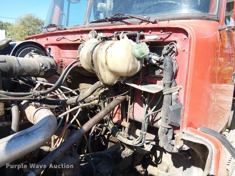 image for item DU3649 1997 Volvo WG dump truck