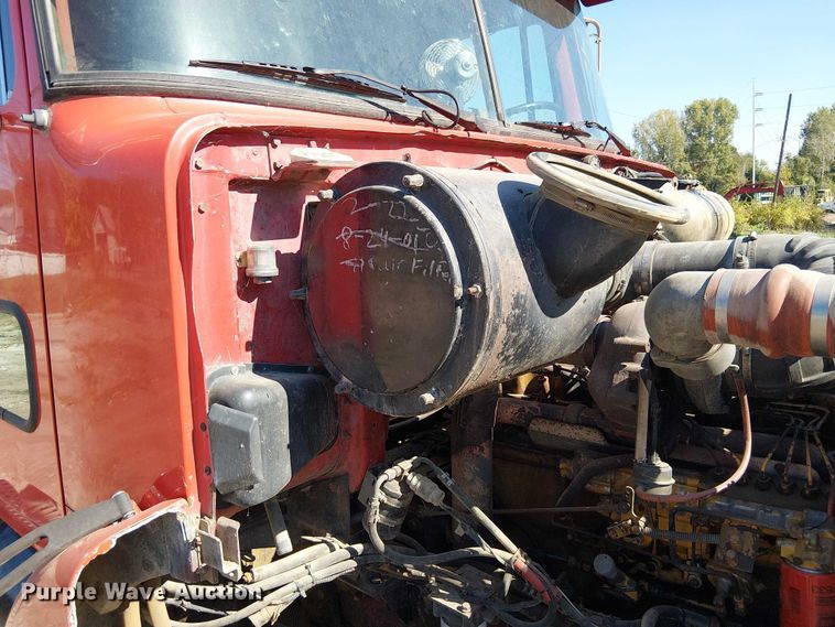 image for item DU3649 1997 Volvo WG dump truck