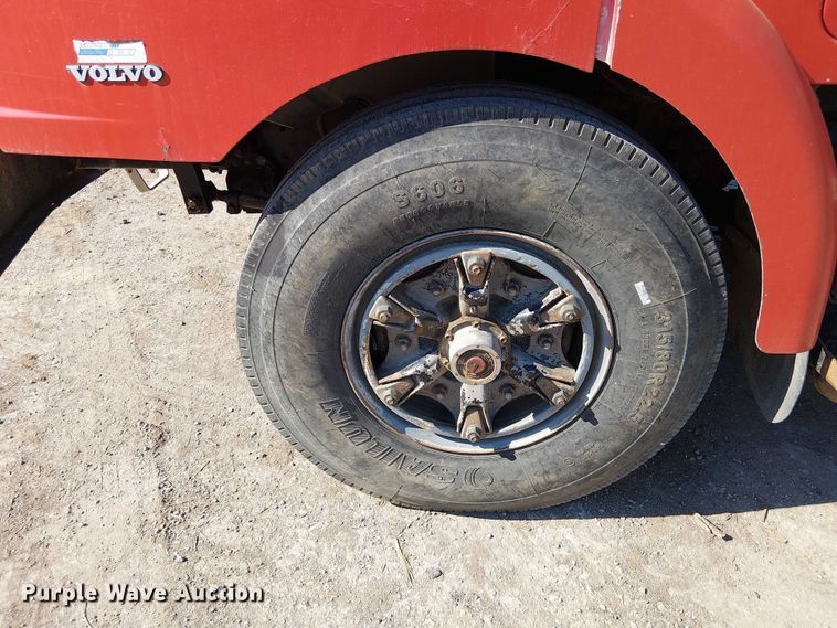 image for item DU3649 1997 Volvo WG dump truck