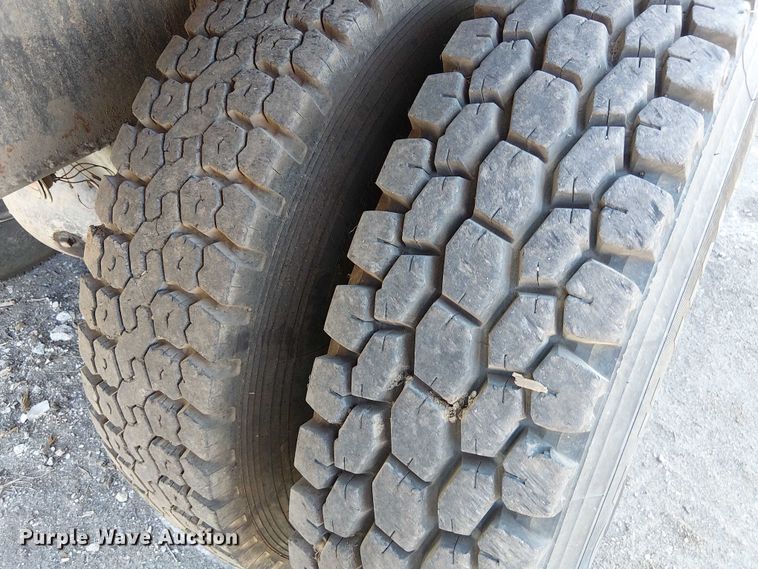 image for item DU3649 1997 Volvo WG dump truck