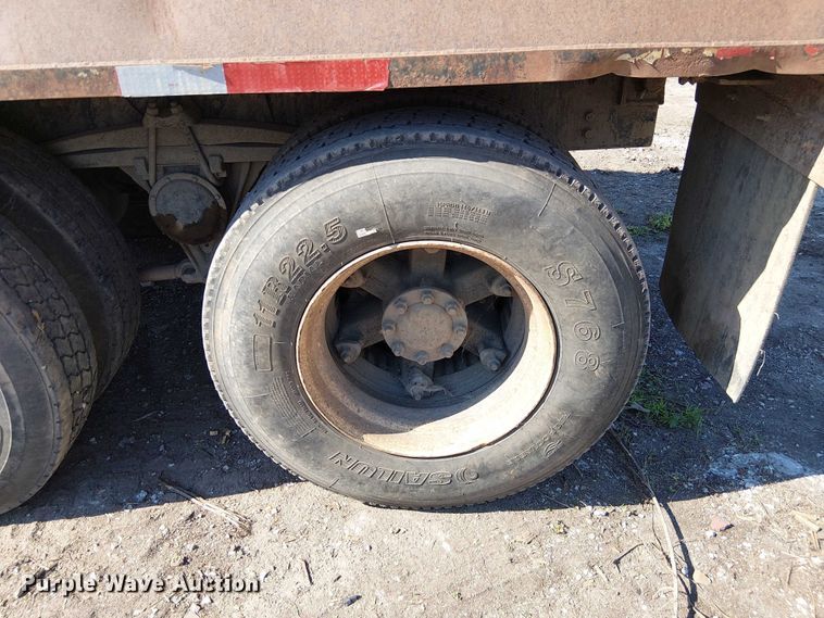 image for item DU3649 1997 Volvo WG dump truck