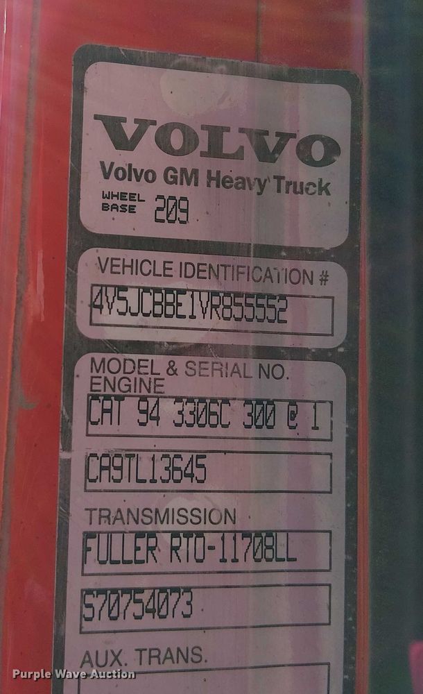 image for item DU3649 1997 Volvo WG dump truck