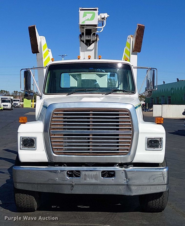 image for item DU3661 1995 Ford LT8000 crane truck