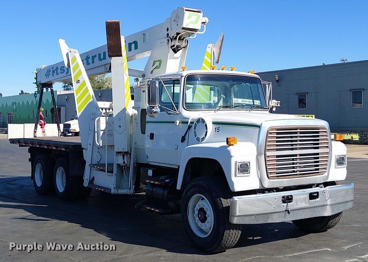 image for item DU3661 1995 Ford LT8000 crane truck
