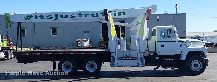image for item DU3661 1995 Ford LT8000 crane truck