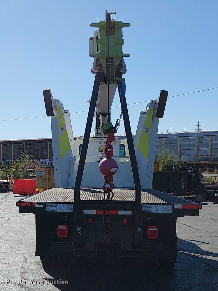 image for item DU3661 1995 Ford LT8000 crane truck