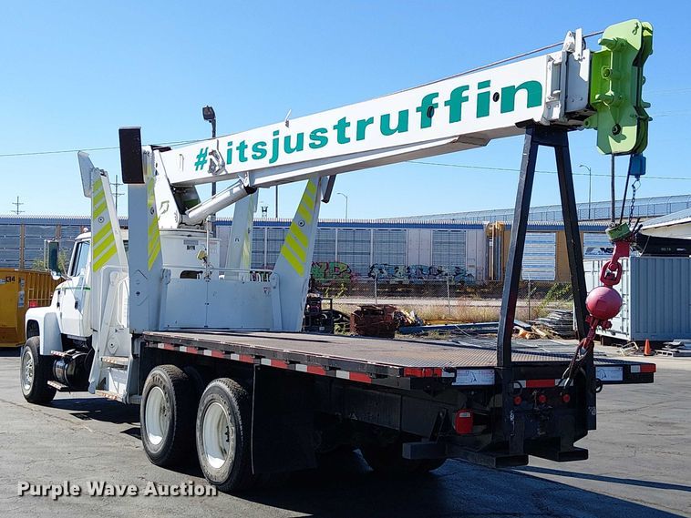 image for item DU3661 1995 Ford LT8000 crane truck