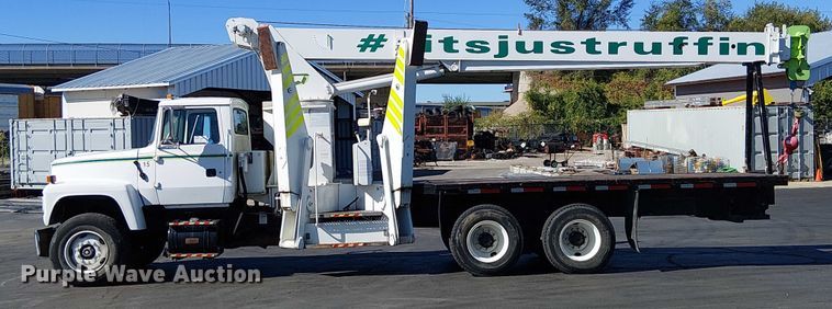 image for item DU3661 1995 Ford LT8000 crane truck