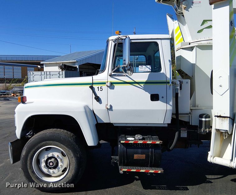 image for item DU3661 1995 Ford LT8000 crane truck