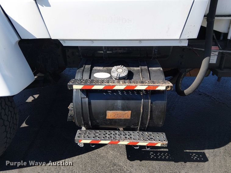 image for item DU3661 1995 Ford LT8000 crane truck