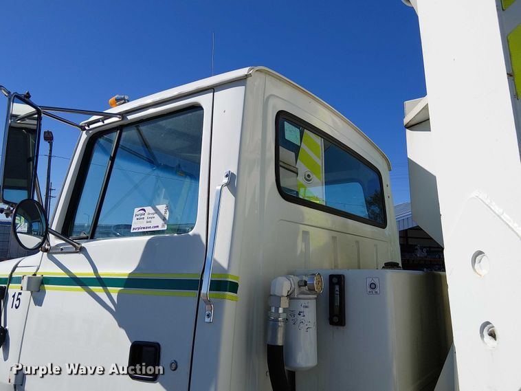 image for item DU3661 1995 Ford LT8000 crane truck