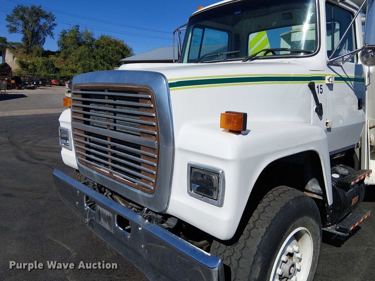 image for item DU3661 1995 Ford LT8000 crane truck
