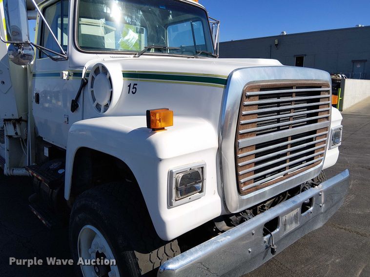 image for item DU3661 1995 Ford LT8000 crane truck