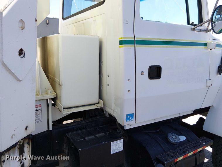 image for item DU3661 1995 Ford LT8000 crane truck