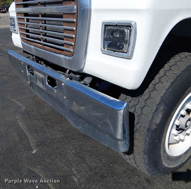 image for item DU3661 1995 Ford LT8000 crane truck