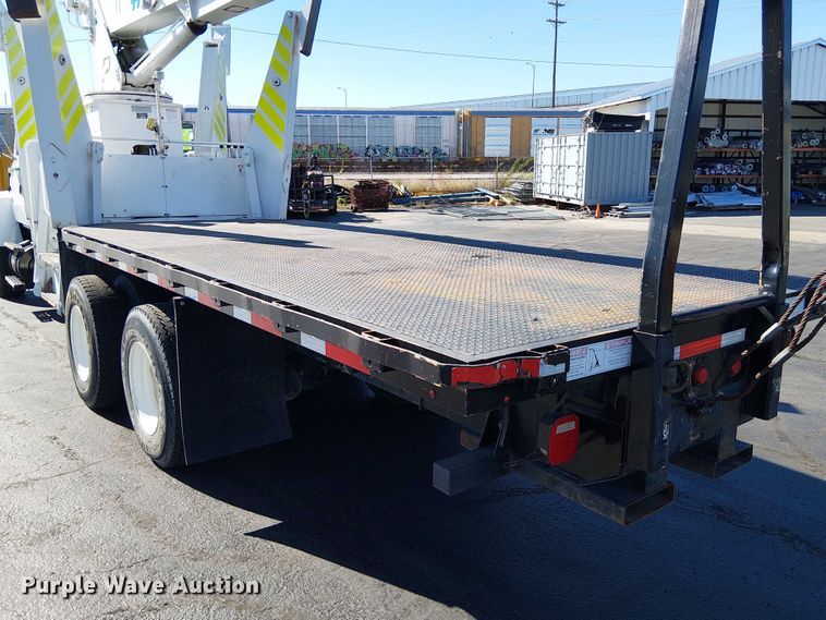 image for item DU3661 1995 Ford LT8000 crane truck