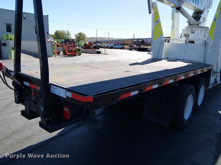 image for item DU3661 1995 Ford LT8000 crane truck