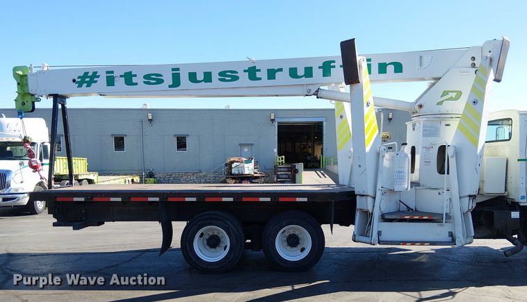 image for item DU3661 1995 Ford LT8000 crane truck