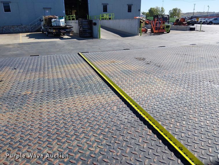 image for item DU3661 1995 Ford LT8000 crane truck