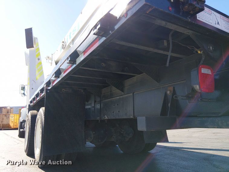 image for item DU3661 1995 Ford LT8000 crane truck