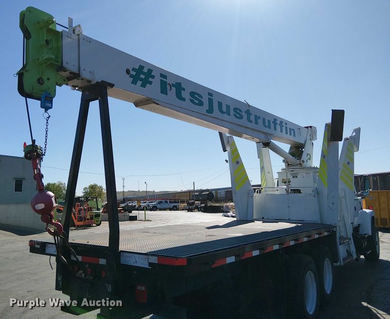 image for item DU3661 1995 Ford LT8000 crane truck