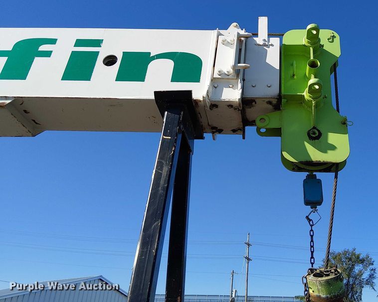 image for item DU3661 1995 Ford LT8000 crane truck