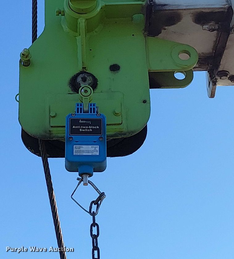 image for item DU3661 1995 Ford LT8000 crane truck