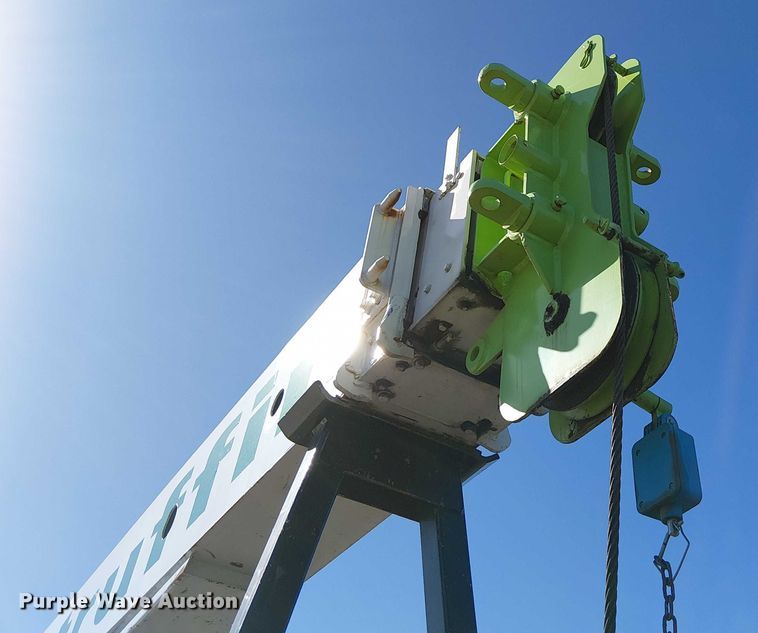 image for item DU3661 1995 Ford LT8000 crane truck