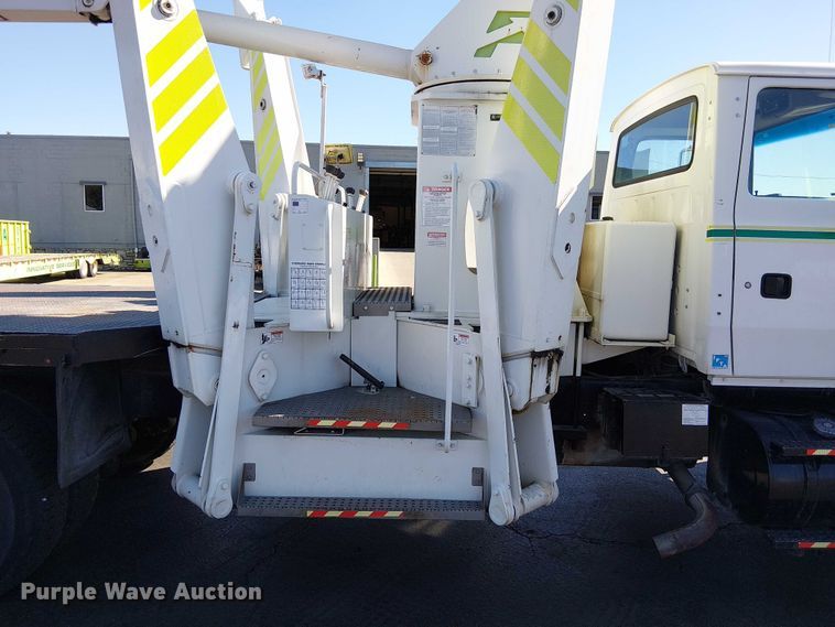 image for item DU3661 1995 Ford LT8000 crane truck
