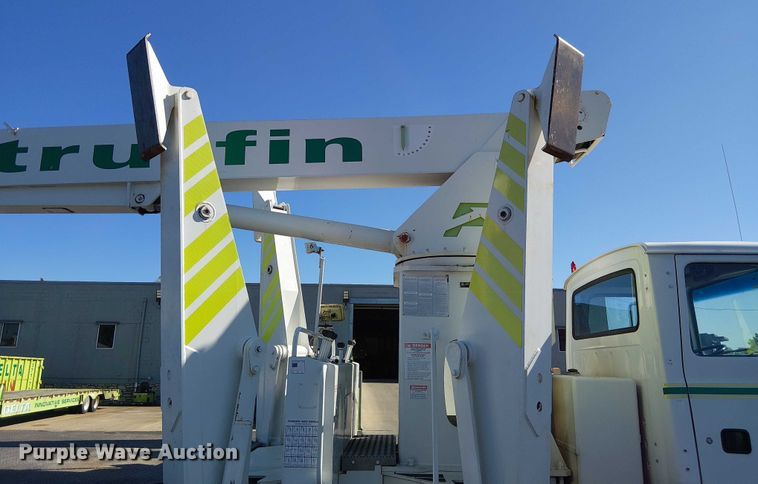 image for item DU3661 1995 Ford LT8000 crane truck