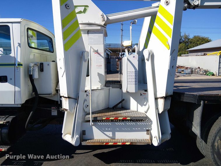 image for item DU3661 1995 Ford LT8000 crane truck
