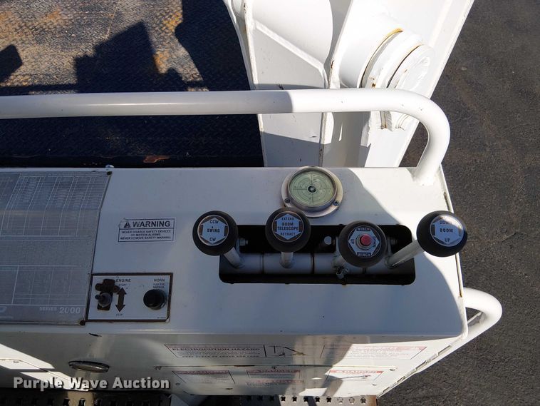 image for item DU3661 1995 Ford LT8000 crane truck