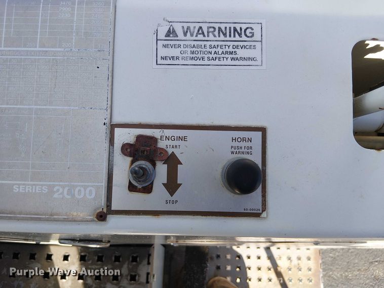 image for item DU3661 1995 Ford LT8000 crane truck