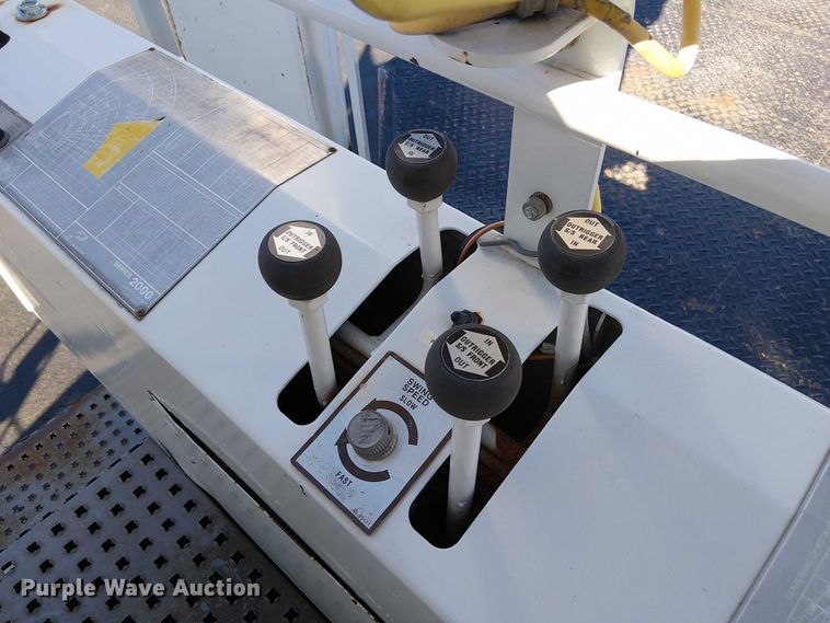 image for item DU3661 1995 Ford LT8000 crane truck