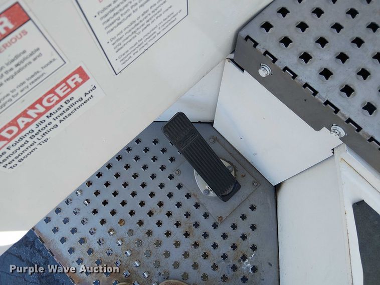 image for item DU3661 1995 Ford LT8000 crane truck