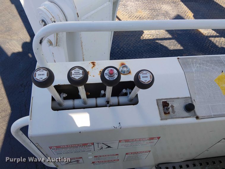 image for item DU3661 1995 Ford LT8000 crane truck