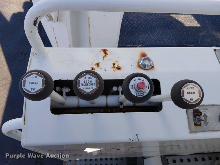 image for item DU3661 1995 Ford LT8000 crane truck