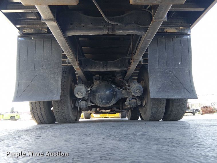 image for item DU3661 1995 Ford LT8000 crane truck