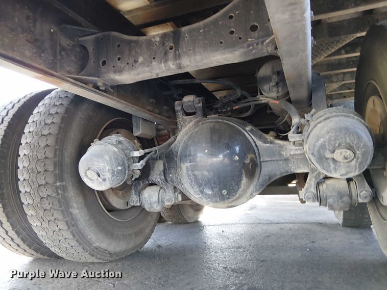 image for item DU3661 1995 Ford LT8000 crane truck