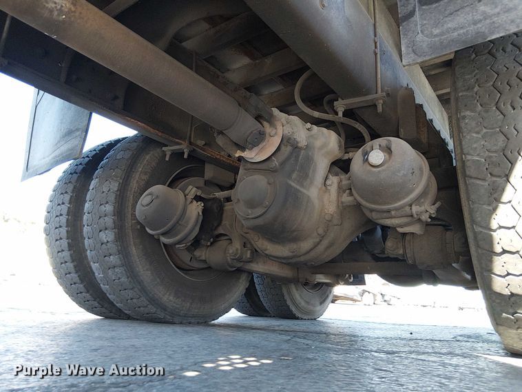 image for item DU3661 1995 Ford LT8000 crane truck