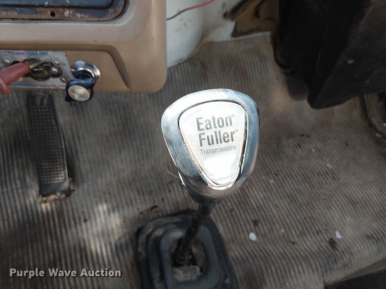 image for item DU3661 1995 Ford LT8000 crane truck